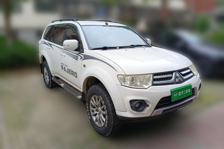 Used Mitsubishi Pajero Sport 2013 2.4L Manual Two-Wheel Drive Comfort Edition Front Right 45 Deg