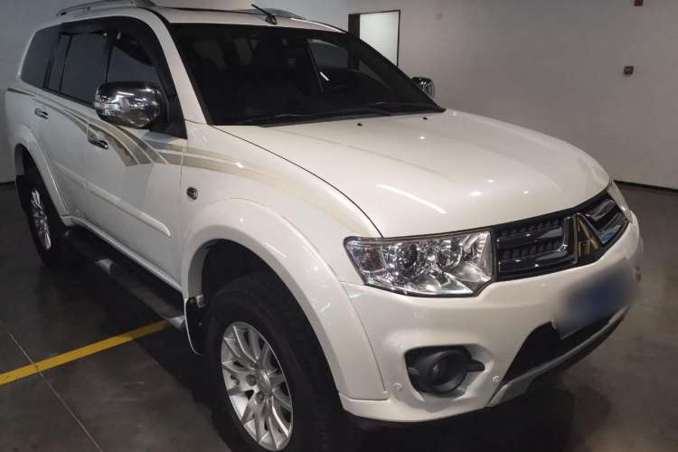 Used Mitsubishi Pajero Sport 2013 3.0L Automatic 4x4 Flagship Edition Front Right 45 Deg