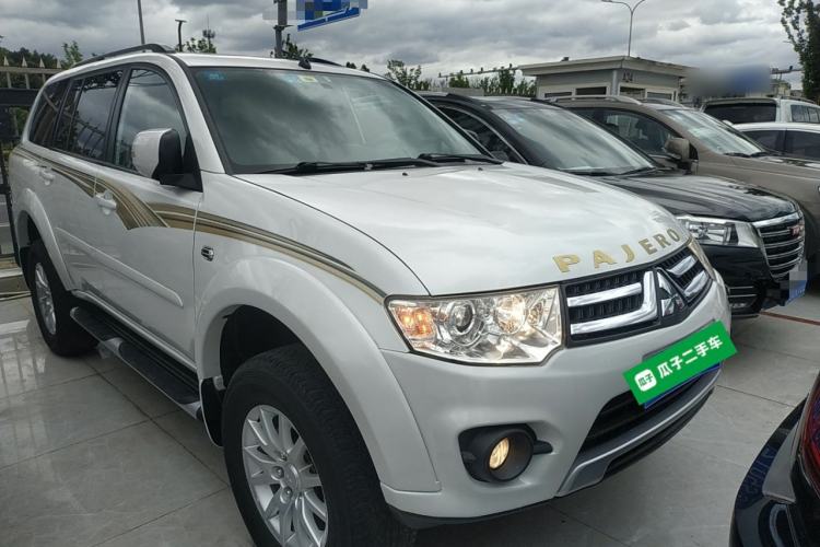 Used Mitsubishi Pajero Sport 2013 3.0L Automatic Two-Wheel Drive Luxury Edition Front Right 45 Deg