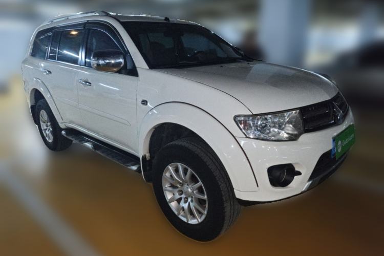 Used Mitsubishi Pajero Sport 2013 3.0L Automatic 4x4 Flagship Edition Front Right 45 Deg