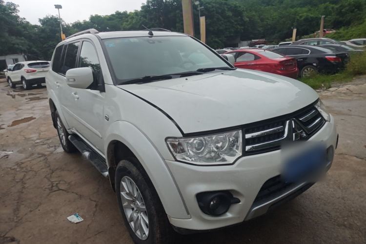 Used Mitsubishi Pajero Sport 2013 3.0L Automatic Two-Wheel Drive Luxury Edition Front Right 45 Deg