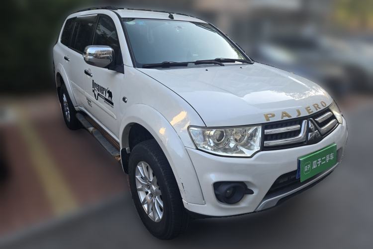 Used Mitsubishi Pajero Sport 2013 3.0L Automatic 4x4 Executive Edition Front Right 45 Deg