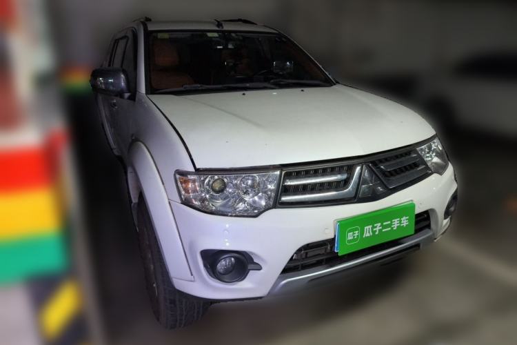 Used Mitsubishi Pajero Sport 2013 3.0L Automatic 4x4 Executive Edition Front Right 45 Deg