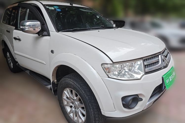 Used Mitsubishi Pajero Sport 2013 3.0L Automatic 4x4 Executive Edition Front Right 45 Deg