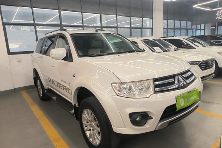 Used Mitsubishi Pajero Sport 2013 3.0L Automatic Two-Wheel Drive Luxury Edition Front Right 45 Deg