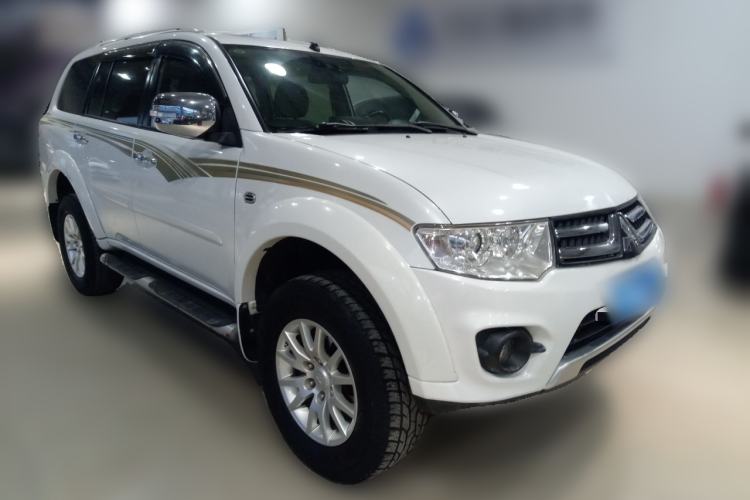 Used Mitsubishi Pajero Sport 2013 3.0L Automatic 4x4 Flagship Edition Front Right 45 Deg