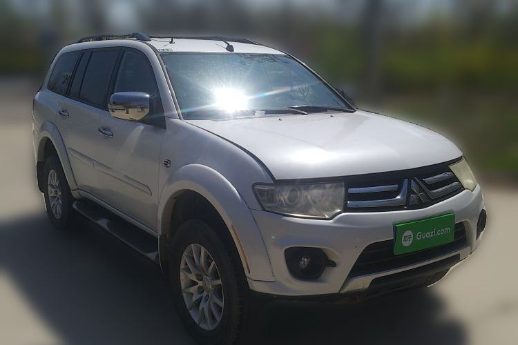 Used Mitsubishi Pajero Sport 2013 3.0L Automatic 4x4 Executive Edition Front Right 45 Deg