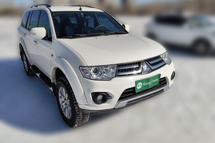 Used Mitsubishi Pajero Sport 2013 2.4L Manual Two-Wheel Drive Comfort Edition Front Right 45 Deg