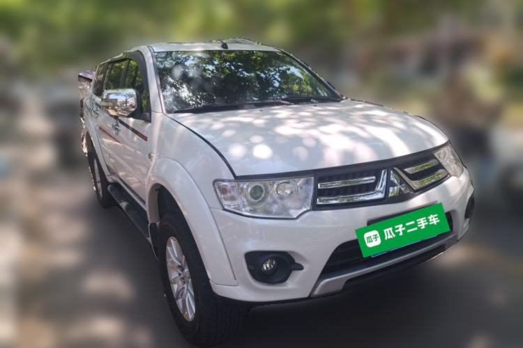 Used Mitsubishi Pajero Sport 2013 3.0L Automatic 4x4 Flagship Edition Front Right 45 Deg