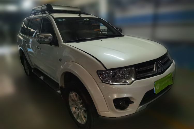 Used Mitsubishi Pajero Sport 2013 3.0L Automatic 4x4 Executive Edition Front Right 45 Deg