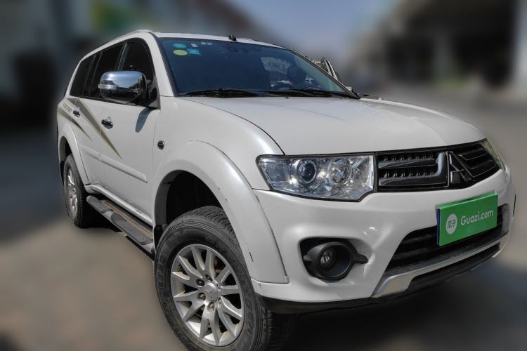 Used Mitsubishi Pajero Sport 2013 3.0L Automatic 4x4 Flagship Edition Front Right 45 Deg