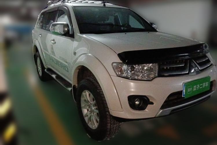 Used Mitsubishi Pajero Sport 2013 3.0L Automatic 4x4 Executive Edition Front Right 45 Deg