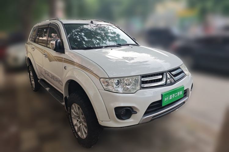 Used Mitsubishi Pajero Sport 2013 3.0L Automatic 4x4 Flagship Edition Front Right 45 Deg