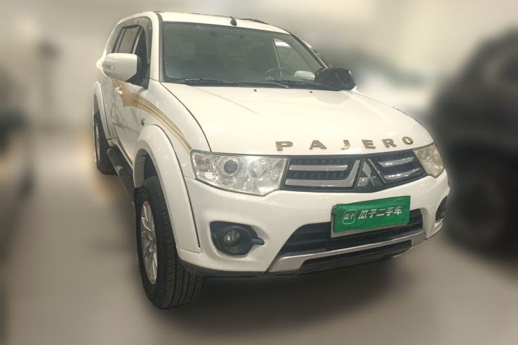 Used Mitsubishi Pajero Sport 2013 2.4L Manual Two-Wheel Drive Comfort Edition Front Right 45 Deg