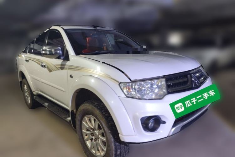 Used Mitsubishi Pajero Sport 2013 3.0L Automatic 4x4 Executive Edition Front Right 45 Deg