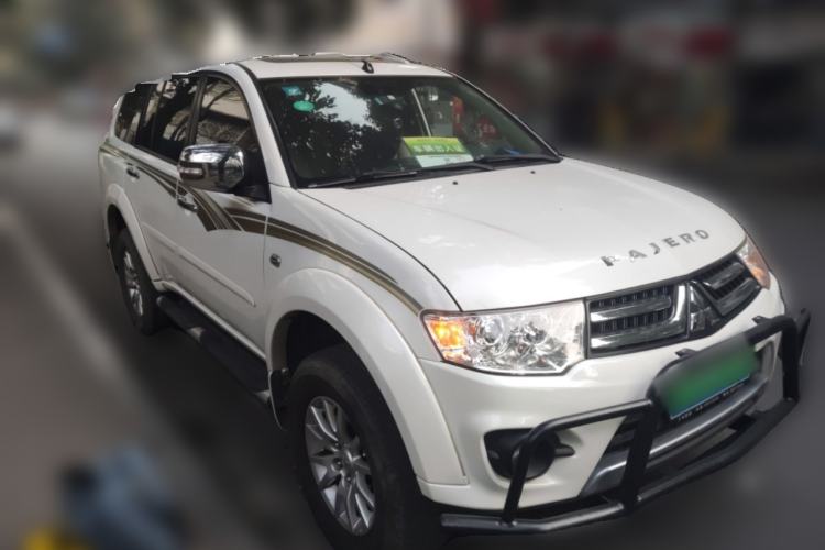 Used Mitsubishi Pajero Sport 2013 3.0L Automatic 4x4 Flagship Edition Front Right 45 Deg
