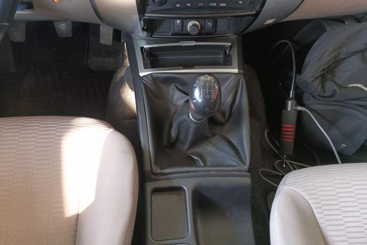 Used Mitsubishi Pajero Sport 2013 2.4L Manual Two-Wheel Drive Comfort Edition Gear Lever
