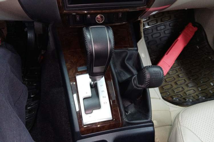 Used Mitsubishi Pajero Sport 2013 3.0L Automatic 4x4 Flagship Edition Gear Lever
