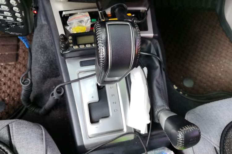 Used Mitsubishi Pajero Sport 2013 3.0L Automatic 4x4 Executive Edition Gear Lever