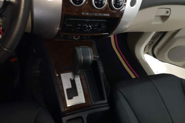 Used Mitsubishi Pajero Sport 2013 3.0L Automatic Two-Wheel Drive Luxury Edition Gear Lever