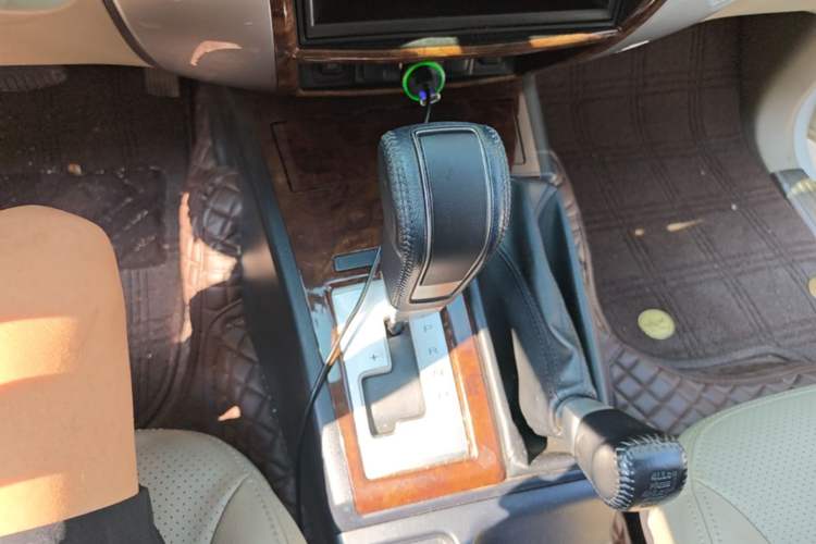 Used Mitsubishi Pajero Sport 2013 3.0L Automatic 4x4 Flagship Edition Gear Lever