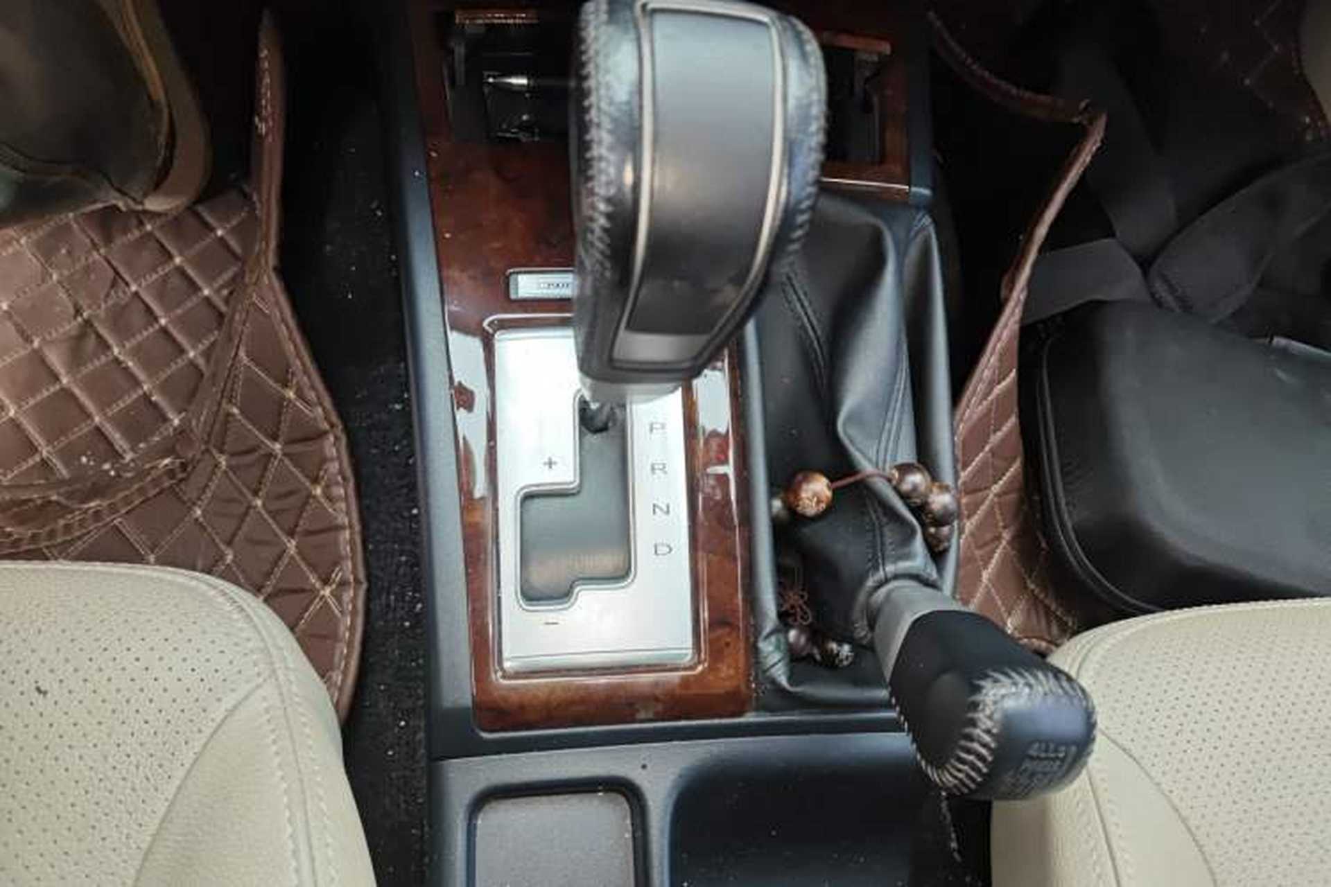 Used Mitsubishi Pajero Sport 2013 3.0L Automatic 4x4 Flagship Edition Gear Lever
