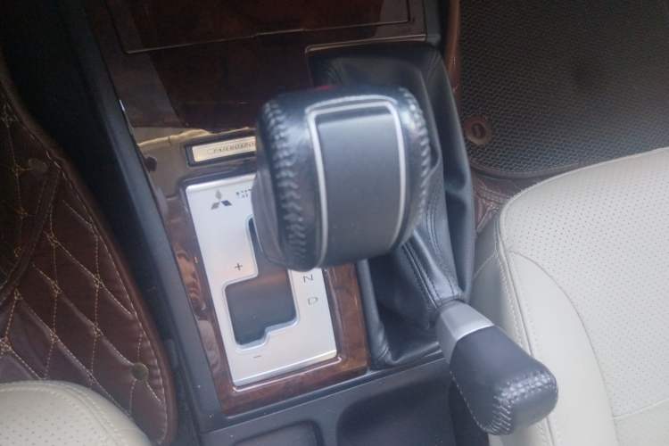 Used Mitsubishi Pajero Sport 2013 3.0L Automatic 4x4 Flagship Edition Gear Lever