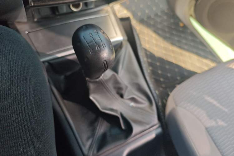 Used Mitsubishi Pajero Sport 2013 2.4L Manual Two-Wheel Drive Comfort Edition Gear Lever