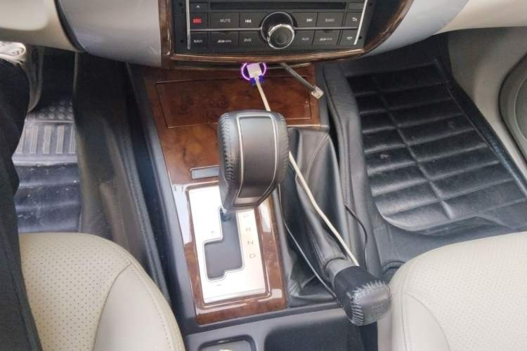 Used Mitsubishi Pajero Sport 2013 3.0L Automatic 4x4 Flagship Edition Gear Lever