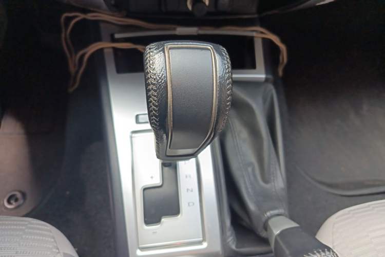 Used Mitsubishi Pajero Sport 2013 3.0L Automatic 4x4 Executive Edition Gear Lever