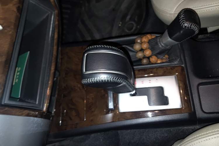 Used Mitsubishi Pajero Sport 2013 3.0L Automatic 4x4 Flagship Edition Gear Lever