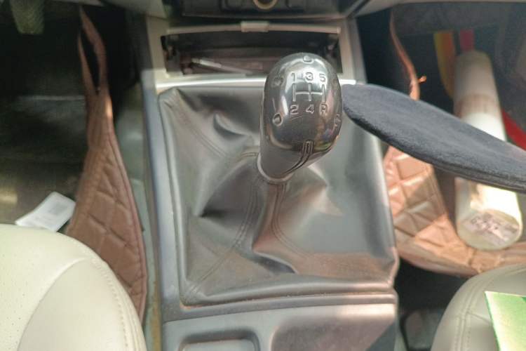 Used Mitsubishi Pajero Sport 2013 2.4L Manual Two-Wheel Drive Comfort Edition Gear Lever