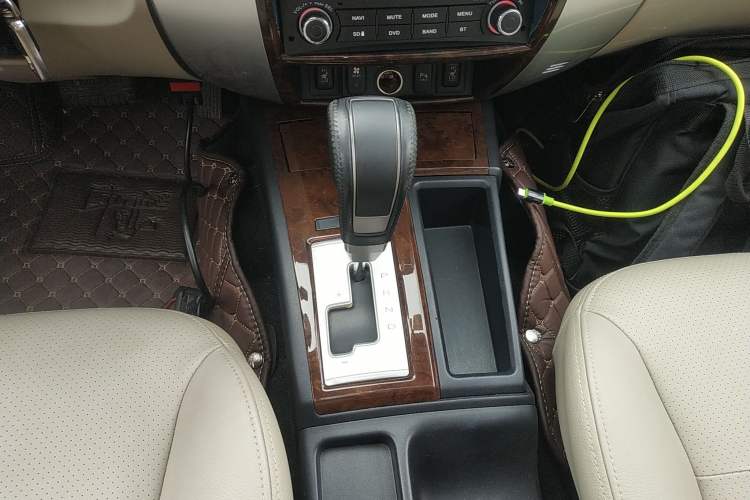 Used Mitsubishi Pajero Sport 2013 3.0L Automatic Two-Wheel Drive Luxury Edition Gear Lever