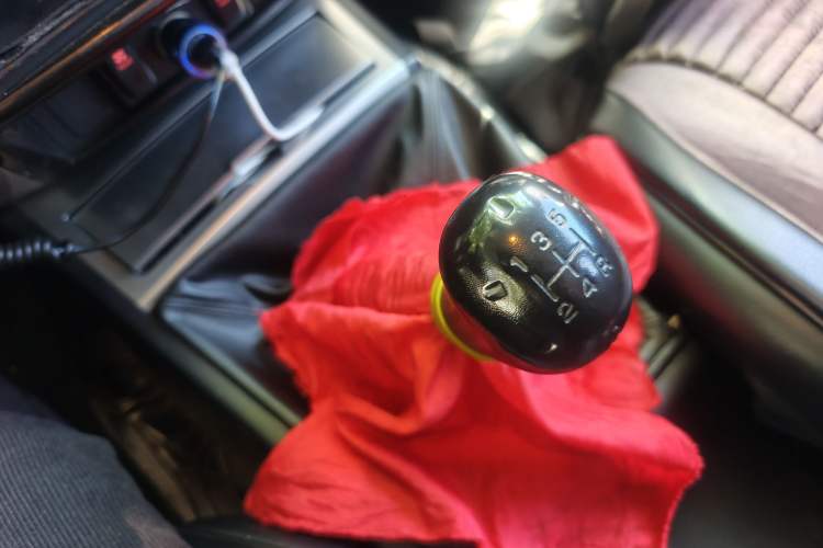 Used Mitsubishi Pajero Sport 2013 2.4L Manual Two-Wheel Drive Comfort Edition Gear Lever