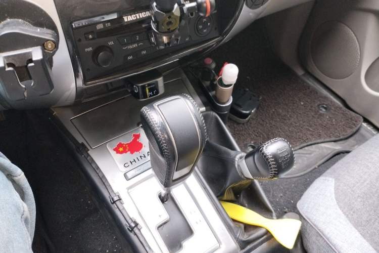 Used Mitsubishi Pajero Sport 2013 3.0L Automatic 4x4 Executive Edition Gear Lever