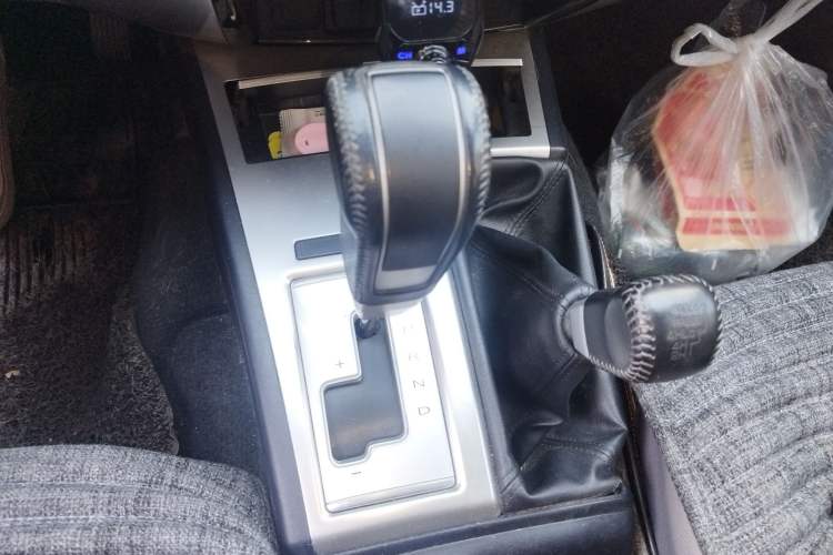 Used Mitsubishi Pajero Sport 2013 3.0L Automatic 4x4 Executive Edition Gear Lever