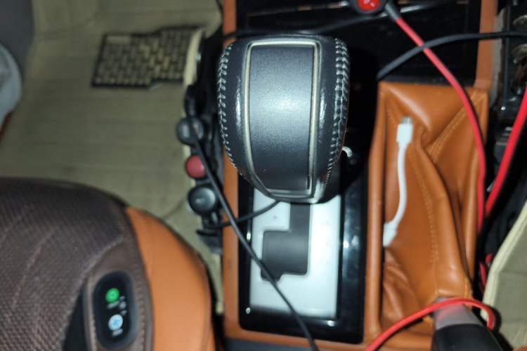 Used Mitsubishi Pajero Sport 2013 3.0L Automatic 4x4 Executive Edition Gear Lever