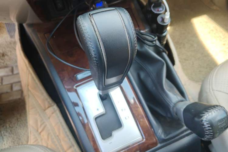 Used Mitsubishi Pajero Sport 2013 3.0L Automatic 4x4 Flagship Edition Gear Lever