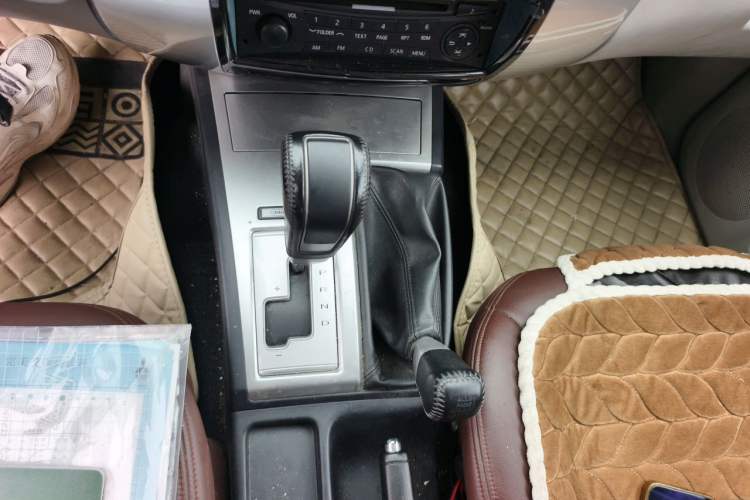 Used Mitsubishi Pajero Sport 2013 3.0L Automatic 4x4 Executive Edition Gear Lever