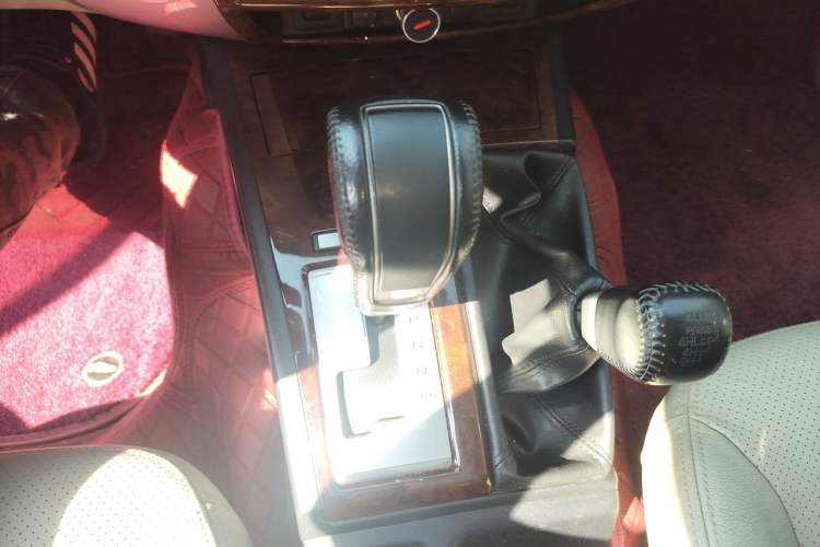 Used Mitsubishi Pajero Sport 2013 3.0L Automatic 4x4 Flagship Edition Gear Lever