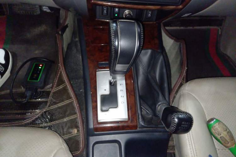 Used Mitsubishi Pajero Sport 2013 3.0L Automatic 4x4 Flagship Edition Gear Lever