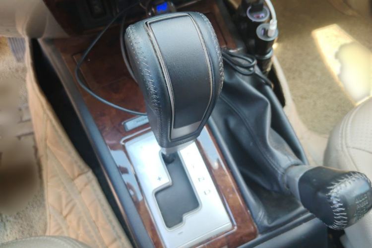 Used Mitsubishi Pajero Sport 2013 3.0L Automatic 4x4 Flagship Edition Gear Lever