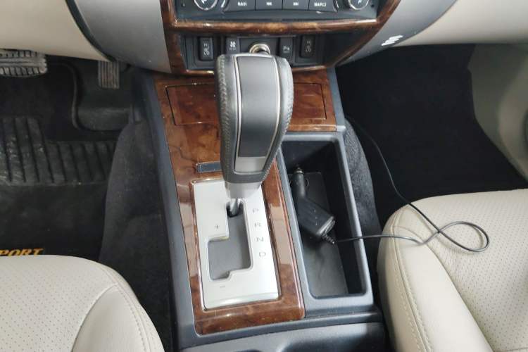Used Mitsubishi Pajero Sport 2013 3.0L Automatic Two-Wheel Drive Luxury Edition Gear Lever