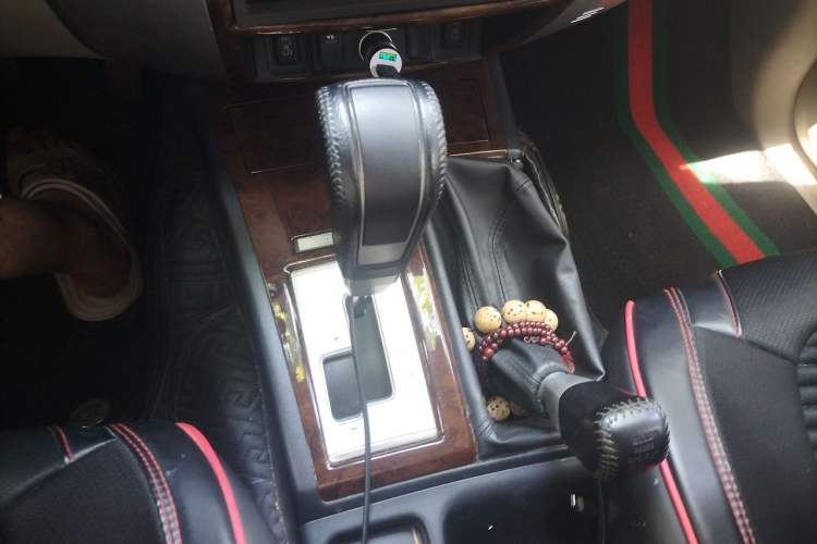 Used Mitsubishi Pajero Sport 2013 3.0L Automatic 4x4 Flagship Edition Gear Lever