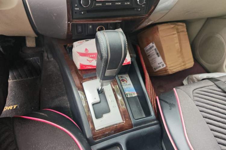 Used Mitsubishi Pajero Sport 2013 3.0L Automatic Two-Wheel Drive Luxury Edition Gear Lever
