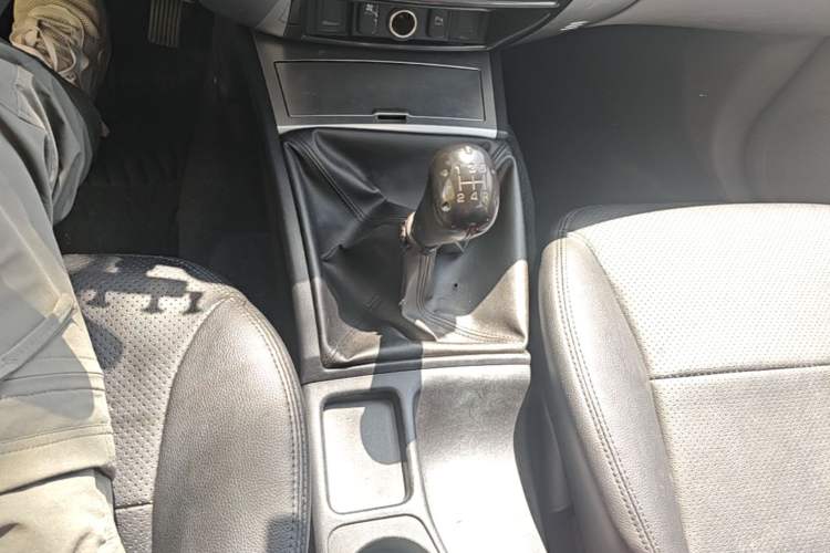 Used Mitsubishi Pajero Sport 2013 2.4L Manual Two-Wheel Drive Comfort Edition Gear Lever