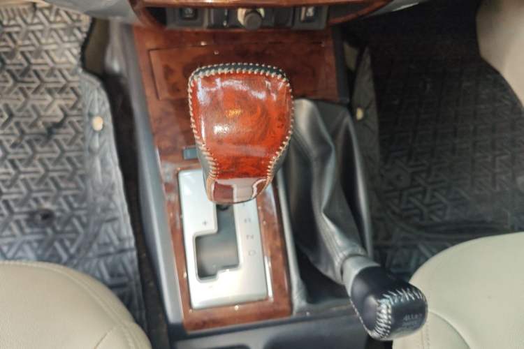 Used Mitsubishi Pajero Sport 2013 3.0L Automatic 4x4 Flagship Edition Gear Lever