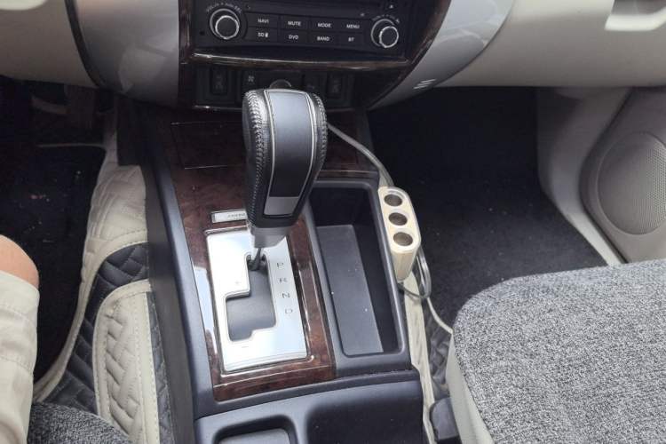 Used Mitsubishi Pajero Sport 2013 3.0L Automatic Two-Wheel Drive Luxury Edition Gear Lever