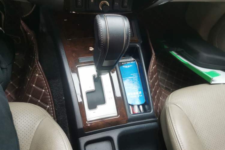 Used Mitsubishi Pajero Sport 2013 3.0L Automatic Two-Wheel Drive Luxury Edition Gear Lever