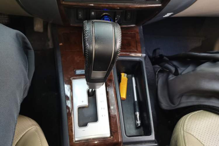 Used Mitsubishi Pajero Sport 2013 3.0L Automatic Two-Wheel Drive Luxury Edition Gear Lever